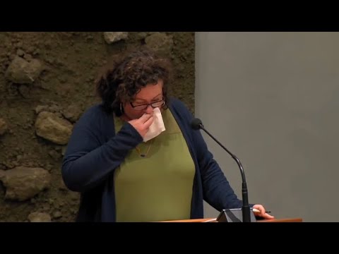 Caroline van der Plas in TRANEN als ze praat over haar overleden man & fouten in het zorgsysteem.